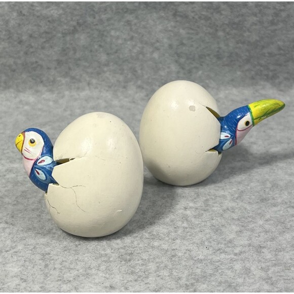 Vintage Hand Painted Parrot Figurines Set Cracking Out of Egg Bird Collectibles - Picture 4 of 16